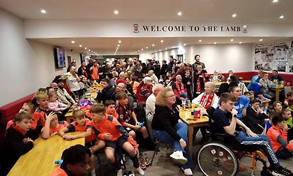 Πάρτι στην ερασιτεχνική Τάμγουορθ για την κλήρωση με την Τότεναμ - Το… πικάντικο σύνθημα