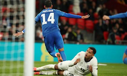 Ο Μπούσης αγόρασε σε δημοπρασία τη φανέλα του Παυλίδη από το διπλό της Εθνικής στο Γουέμπλεϊ (pic)