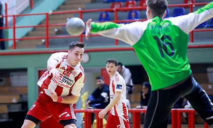 Συνέτριψε την Πυλαία και συνέχισε το κυνήγι της πρωτοπόρου ΑΕΚ ο Ολυμπιακός