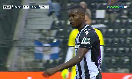 Στο δοκάρι η μπάλα μετά το δυνατό πλασέ του Σαμάτα!