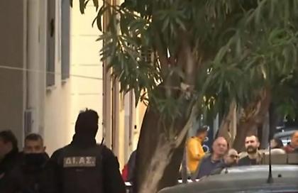 Γκαζάκι και εύφλεκτο υλικό βρέθηκε στην ύποπτη σακούλα έξω από τον ΕΦΚΑ Κυψέλης - Άνοιξε η Κεφαλληνίας