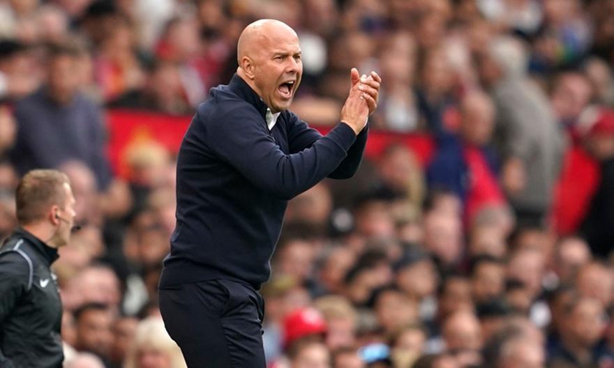 Σλοτ: Μπούκαρε στο δωμάτιο των διαιτητών, στο ημίχρονο του Νιουκάστλ-Λίβερπουλ!