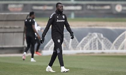 «Στροφή» σε Πανσερραϊκό χωρίς Μπακαγιόκο και Βιεϊρίνια στον ΠΑΟΚ