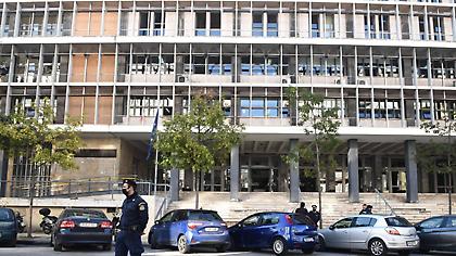 Θεσσαλονίκη: Στη φυλακή 60χρονη που άνοιξε πυρ όταν πήγαν να της κόψουν το ρεύμα