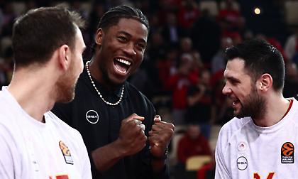 Στο ΣΕΦ ο Μόουζες Ράιτ - Αποθεώθηκε από φιλάθλους και συμπαίκτες του Ολυμπιακού!