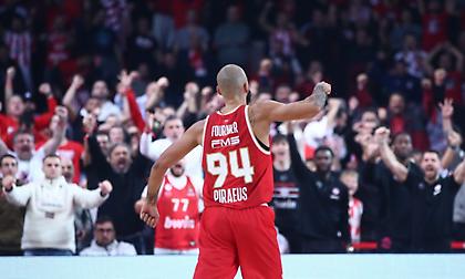 Ξεκίνησε «καυτός» ο Φουρνιέ κόντρα στην Παρί με τρίποντο και φάουλ