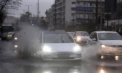 Καιρός: Βροχές και καταιγίδες τοπικά ισχυρές με άνοδο θερμοκρασίας