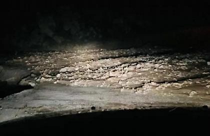 Διόνυσος: Εγκλωβισμένοι οδηγοί κοντά στον Άγιο Πέτρο λόγω μεταφοράς φερτών υλικών από το βουνό