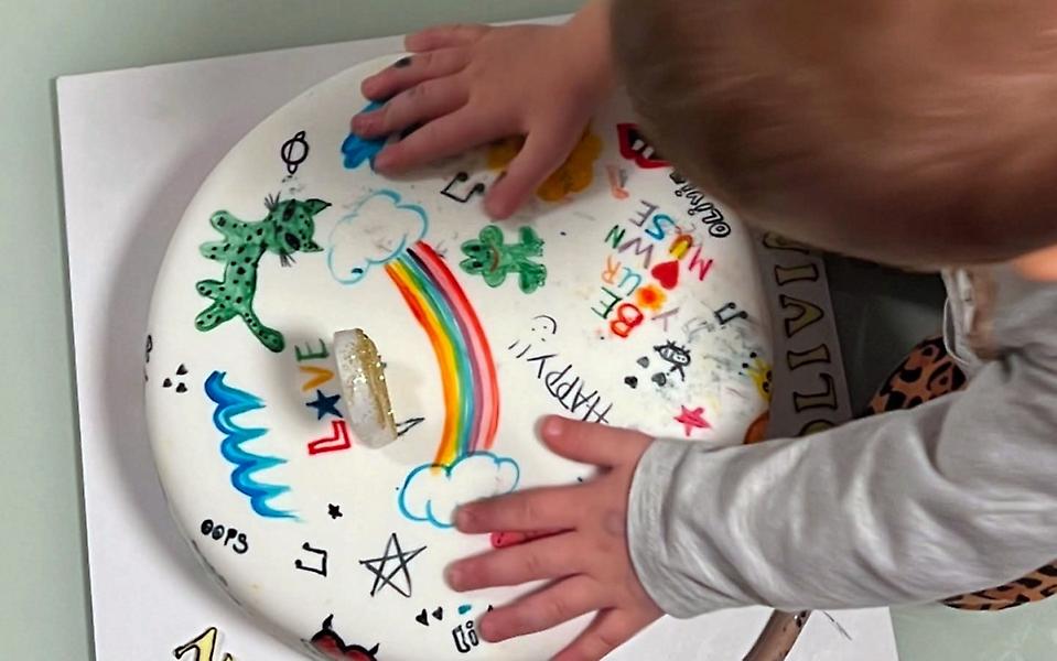 Μαίρη Συνατσάκη: H όμορφη τούρτα για τα γενέθλια της Ολίβια είχε ζωγραφισμένα όσα αγαπάει