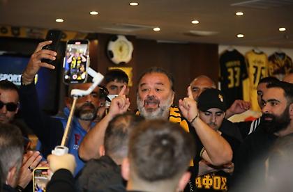 Αποθέωση Ηλιόπουλου στον σύνδεσμο φίλων ΑΕΚ Ηρακλείου: «Δεν θα αφήσουμε κανέναν να γονατίσει την ΑΕΚ»