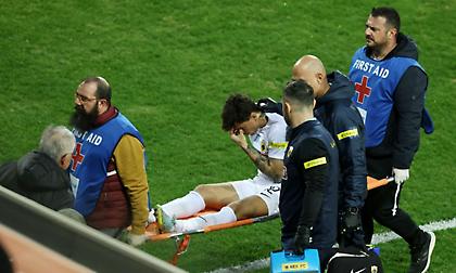 Διπλό πρόβλημα στην ΑΕΚ: Αναγκαστική αλλαγή ο Ρότα με διάσειση και ο Βίντα με τραυματισμό στο γόνατο!