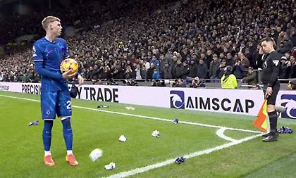 Ελληνικά σκηνικά στο Τότεναμ-Τσέλσι, «βροχή» από αντικείμενα σε κόρνερ του Πάλμερ