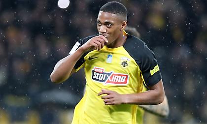 Τσακίρης: «Να πάρει τη νίκη η ΑΕΚ για να μείνει κοντά στην κορυφή - Δεν υπάρχει θέμα απόκτησης εξτρέμ»