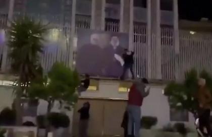 Λεηλατήθηκε η πρεσβεία του Ιράν στη Δαμασκό - Διέφυγε το προσωπικό