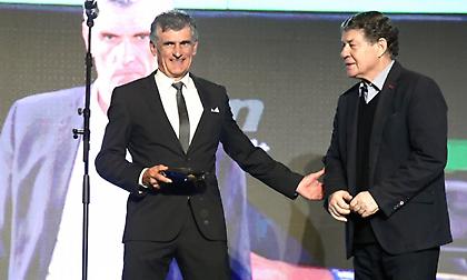 Ο Ρεχάγκελ βράβευσε τον Μεντιλίμπαρ για το Conference: «Στη Σεβίλλη όλοι το περίμεναν, στην Ελλάδα ήταν απίστευτο»!