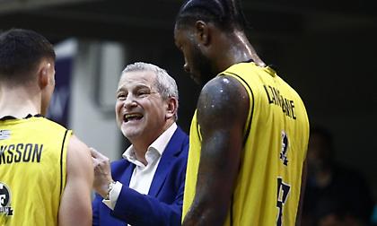 Επίσημα παρελθόν από Μαρούσι ο Ζούρος