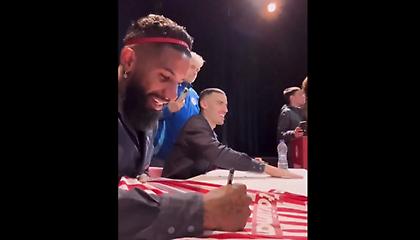 Επικός Ροντινέι σε φίλο του Ολυμπιακού: «Τράβα φανέλα μ@λ@κα»