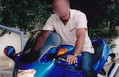 Αρνείται όλες τις κατηγορίες ο αστυνομικός της Βουλής - Ζητεί συμπληρωματική κατάθεση της συζύγου του