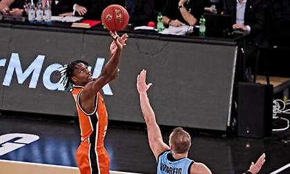 Συνέχισε απόλυτη η Βαλένθια, ελπίζει η Τρεντίνο