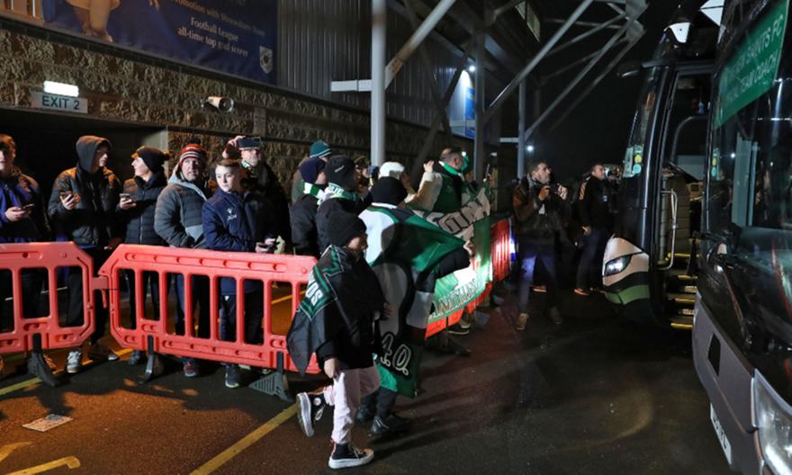 Νιου Σεντς-Παναθηναϊκός: Φίλοι του Παναθηναϊκού περίμεναν την ομάδα κατά την άφιξή