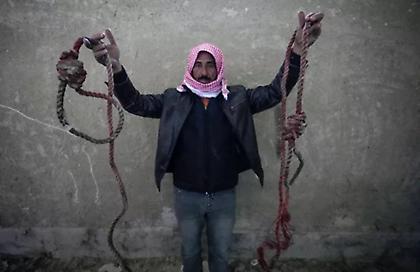 Στο φως τα μεσαιωνικά βασανιστήρια του Ασαντ - Η «σιδερένια πρέσα» που συνέθλιβε τους κρατούμενους (video)