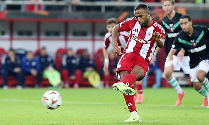 Σπατάλησε την ευκαιρία ο Ελ Κααμπί, έπιασε το πέναλτι ο τερματοφύλακας της Τβέντε