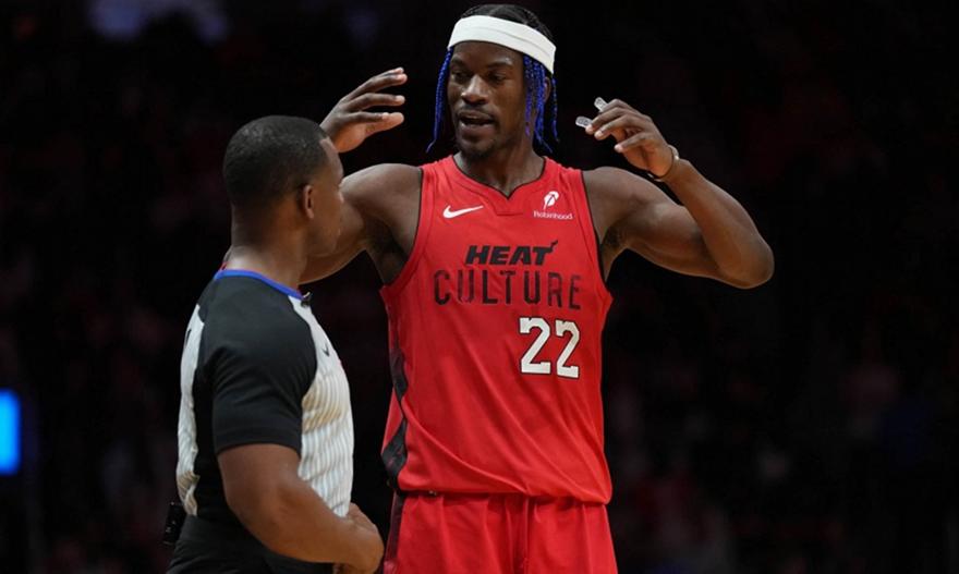 Ατζέντης Μπάτλερ κατά Σαμς Σαράνια:  «Λέει μ@@@@ιες, είναι δήθεν δημοσιογράφος»