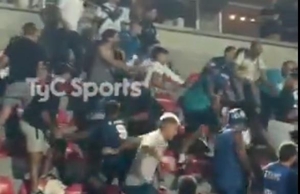 Αργεντινή: «Ξύλο» ανάμεσα σε παίκτες της Βελέζ και οπαδούς