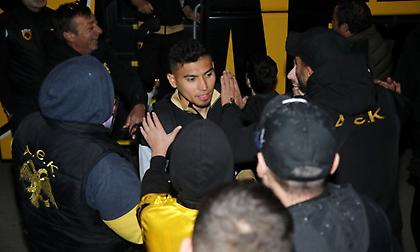 «Σκλαβωμένος» ο Πινέδα από την υποδοχή της ΑΕΚ στη Λαμία (pic)