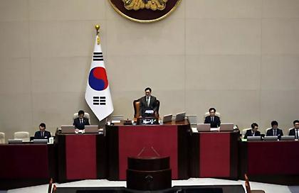 Νότια Κορέα: Το κοινοβούλιο ψήφισε υπέρ της καθαίρεσης του προέδρου Γιουν