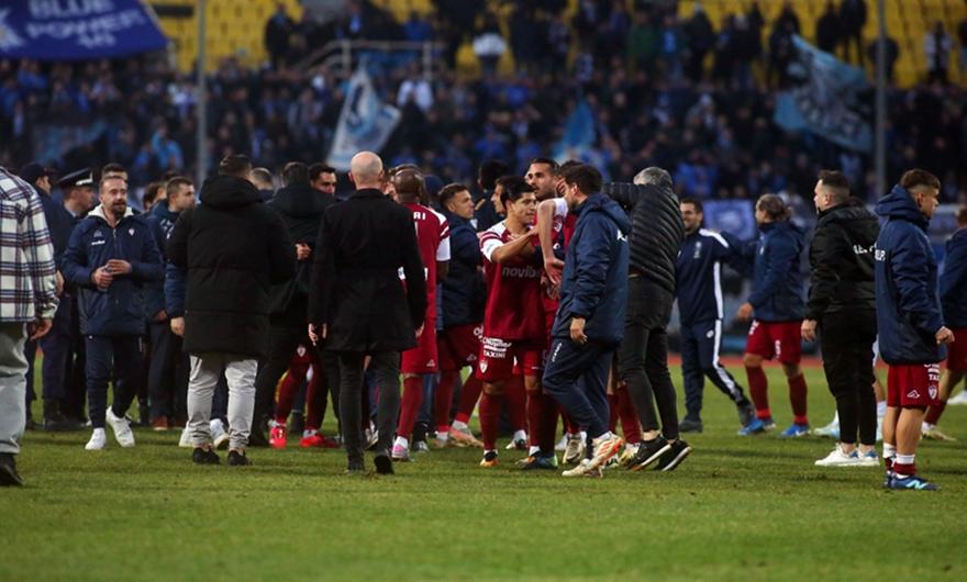 ΑΕΛ: «Αποφύγαμε το λιντσάρισμα από κανίβαλους, βρέθηκε προπηλακισμένος ο Λανουά» ΑΕΛ: «Αποφύγαμε το λιντσάρισμα από κανίβαλους, βρέθηκε προπηλακισμένος ο Λανουά»