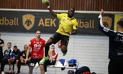 «Χέρι-χέρι» στην κορυφή ΑΕΚ-Ολυμπιακός