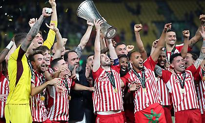 Βραβεία ΠΣΑΤ: Ο Ολυμπιακός κορυφαία ομάδα για το 2024 - Το χειροκρότημα του Μάριου Ηλιόπουλου