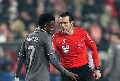 Παραδέχθηκε το σφάλμα του ο διαιτητής στον Βινίσιους: «Μπορεί να έχω κάνει λάθος»