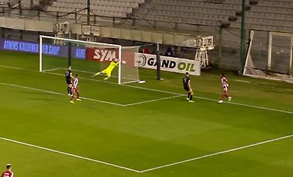 Το έκανε και αυτό ο Ροντινέι: Πήρε θέση στην περιοχή για κεφαλιά και βρήκε το δοκάρι