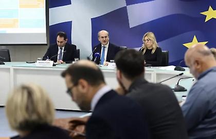 Χατζηδάκης: Μηδενική χρέωση για πληρωμή οφειλών, παρεμβάσεις για χαμηλοσυνταξιούχους και ένστολους