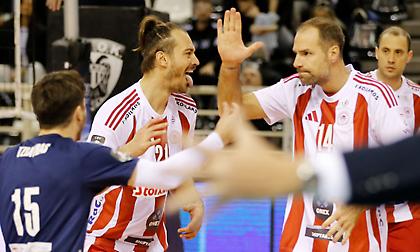 Λυσσασμένος για πρόκριση ο Ολυμπιακός πέρασε πάνω από την Γκίεσεν στη Γερμανία!