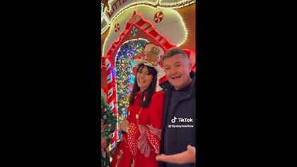 Η Αθήνα φοράει τα γιορτινά της, σε ένα μοναδικό παραμυθένιο περιβάλλον