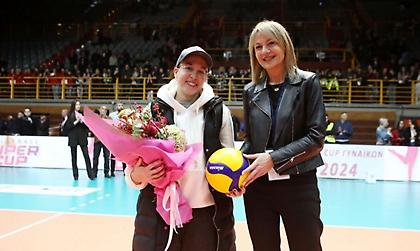 Ανατριχιαστική στιγμή μετά τον τελικό του Σούπερ Καπ: Καθολική αποθέωση για την… ΜVP, Πέννυ Ρόγκα!