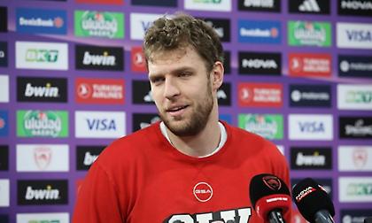 Βεζένκοφ για το MVP της αγωνιστικής που πήρε… οριακά από τον Ναν: «Αυτά είναι για να ασχολείται ο κόσμος»