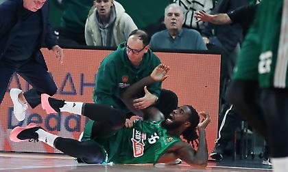 Σοκαριστικός τραυματισμός για Λεσόρ στο ΟΑΚΑ: Έκλαιγαν παίκτες και οπαδοί - Έφυγε κουτσαίνοντας για τα αποδυτήρια!