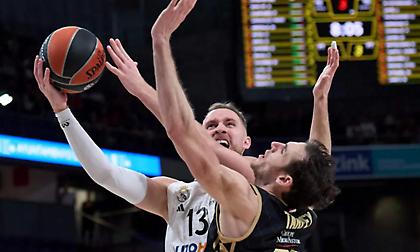 Συνέτριψε τη Μονακό και την γκρέμισε από την κορυφή η υπερηχητική Ρεάλ Μαδρίτης!