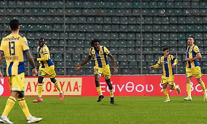 Είχε πρόγραμμα ο Οκό: Ντεμπούτο με γκολ στη Σούπερ Λίγκα και βραβείο του κορυφαίου της 15ης αγωνιστικής!