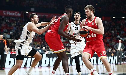 Δυο αστέρια και δυο σωματοφύλακες