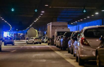 Ξεκίνησε η έξοδος των Αθηναίων για τα Χριστούγεννα: Στο «κόκκινο» η κίνηση στην Αττική Οδό - Που υπάρχουν καθυστερήσεις