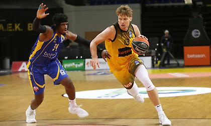 Λύγισε το Λαύριο και κλείδωσε το Final Eight με πολυφωνία και τρομερό Κουζμίνσκας η ΑΕΚ Betsson BC!