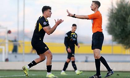 ΑΕΚ Β' για την τελευταία φάση στο παιχνίδι με τον Πανιώνιο: «Η μπάλα φάνηκε να σκάει μέσα από τη γραμμή»