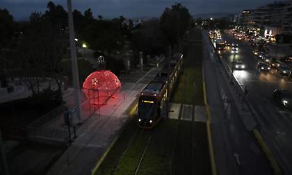 Σύγκρουση τραμ με αυτοκίνητο μετά το Καραϊσκάκη - Αποκαταστάθηκε η κυκλοφορία,