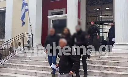 Εύβοια: Προφυλακιστέα τα δύο παιδιά για τη δολοφονία του 66χρονου πατέρα τους – Επιχείρηση διάσωσης του σκύλου