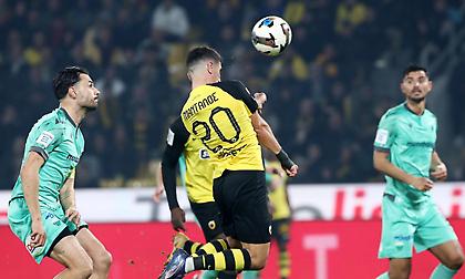 Τράνταξε το οριζόντιο δοκάρι η κεφαλιά του Μάνταλου